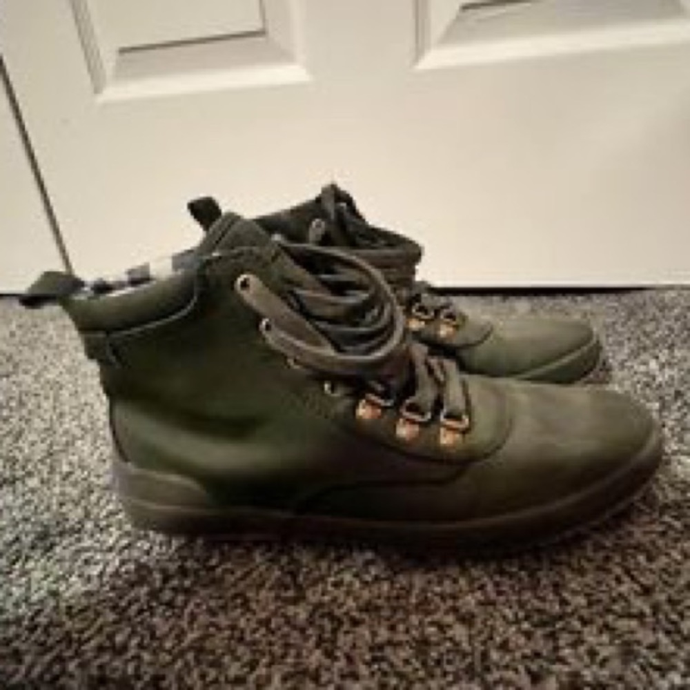Keds Size 8 Rainboots Brand New